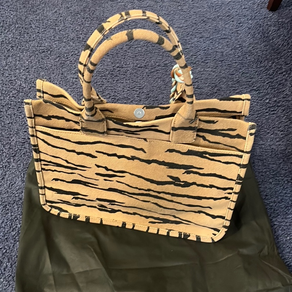 Vince Camuto tote